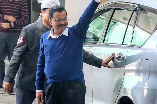 Arvind Kejriwal invites PM Narendra Modi for oath-taking ceremony at Delhi's Ramlila Ground
