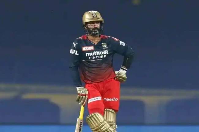 IPL 2022: Big blow for RCB, Dinesh Karthik gets reprimanded for breaching Code of Conduct ahead of Qualifier 2 against RR