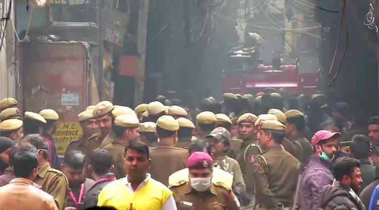 Day after death of 43 people, fire breaks out again in same Filmistan building in Delhi's Anaj Mandi