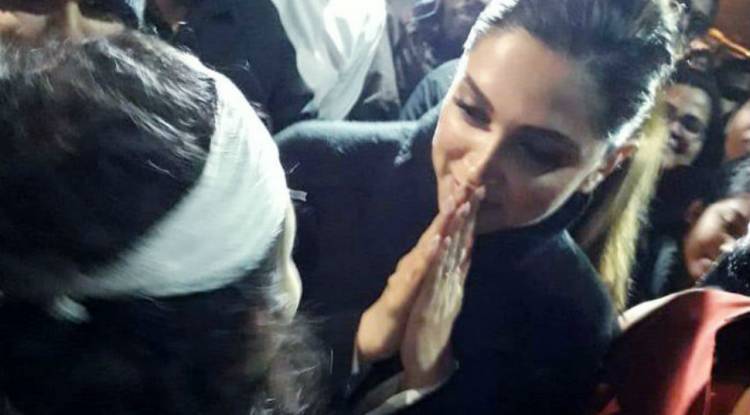 'Respect', 'Boycott Chhapaak': Twitter is divided over Deepika Padukone's visit to JNU