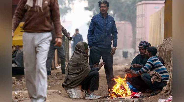 Delhi air quality improves, AQI settles in 'Poor' category; temperature dips to 7.4 degrees Celsius