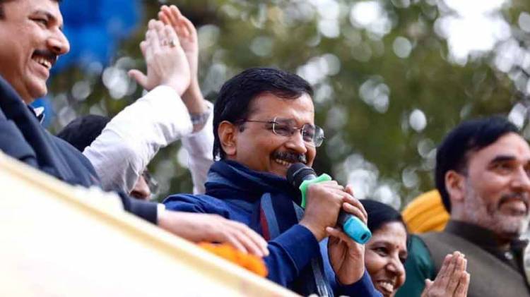 Milind Deora praises Arvind Kejriwal, Ajay Maken asks him to ‘leave Congress’